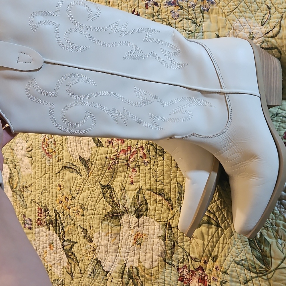 Steve Madden White Windie Boots Size 9.5M - Picture 3 of 12